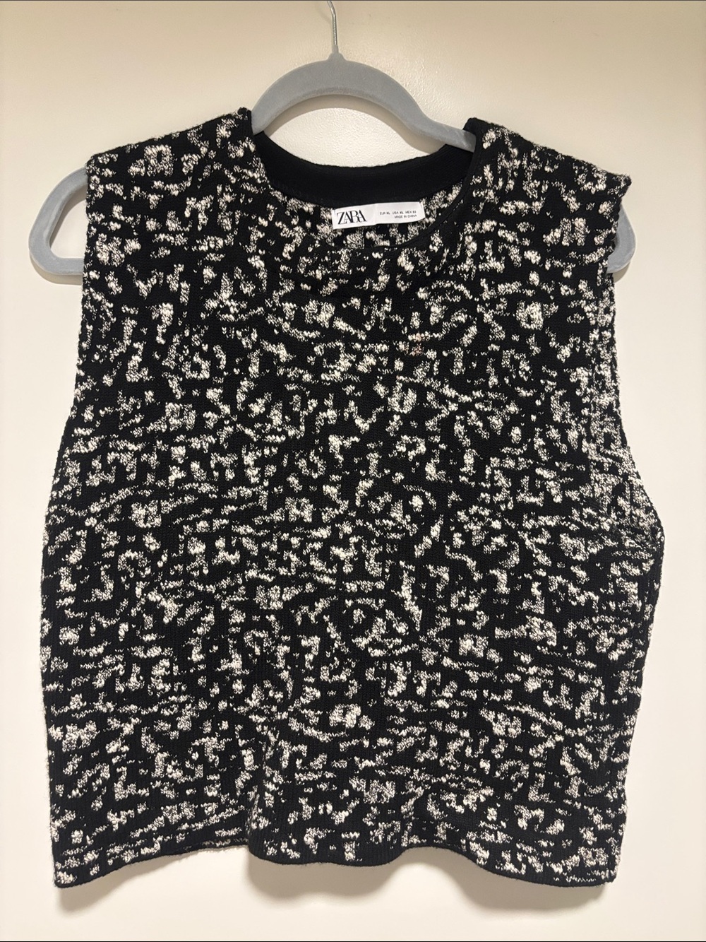 Zara Black and White Textured Sleeveless Top